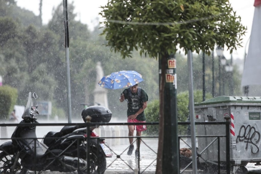 Καιρός: Υποχωρεί το κύμα ζέστης – Πού θα δούμε καταιγίδες την Πέμπτη