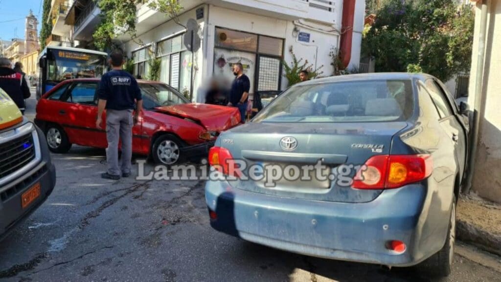 Λαμία: 86χρονος παραβίασε STOP και εμβόλισε αυτοκίνητο – Ένας τραυματίας