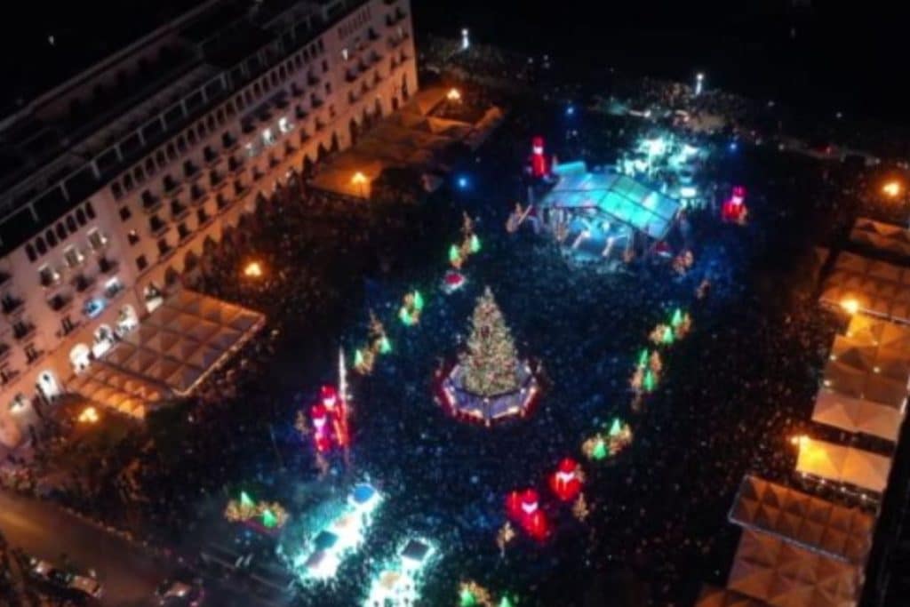 Υπερθέαμα πυροτεχνημάτων σε όλη την Ελλάδα για την υποδοχή του 2023 (vid)