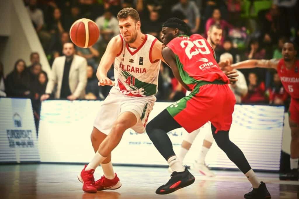 Eurobasket 2025: Απίθανος Βεζένκοφ με «30άρα», ήττα για την Βουλγαρία!