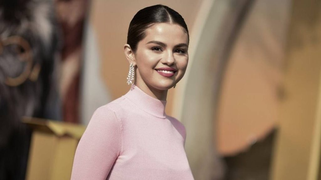 Selena Gomez: Οι πόζες της τρελαίνουν και φέρνουν πίσω το καλοκαίρι!