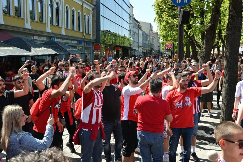 Απίστευτο: Οι οπαδοί πήραν βιντεοκλήση τον Πρίντεζη από το Κάουνας και τον αποθέωσαν! (vid)