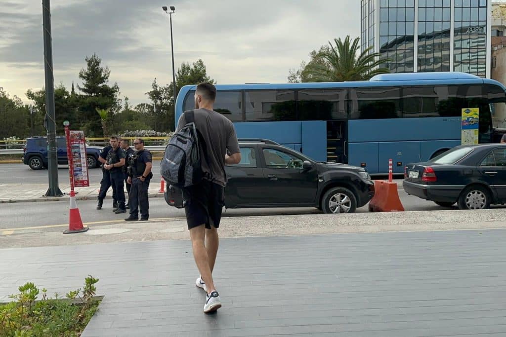 Η αναχώρηση του Θρύλου για το ΟΑΚΑ και το Game 4! (vid)