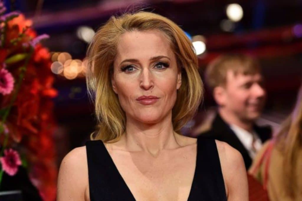 Η topless εμφάνιση της Gillian Anderson (pic)