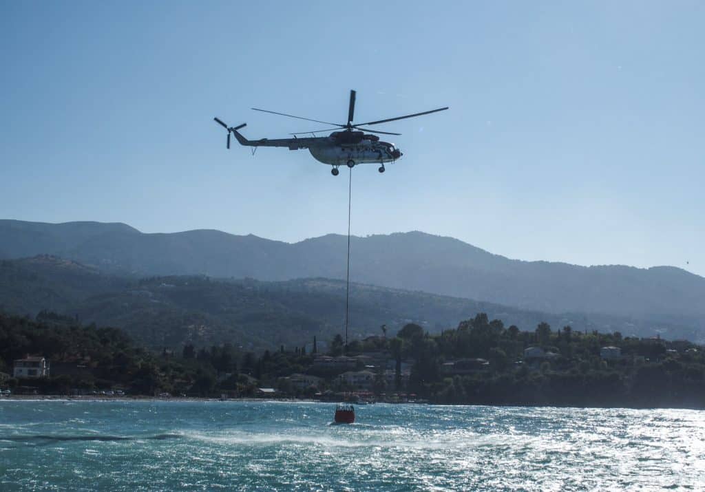 Έπεσε ελικόπτερο στη Σάμο – Οι πρώτες πληροφορίες