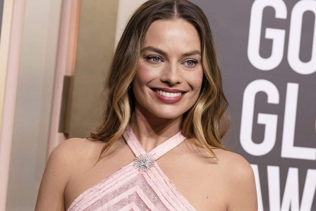 Margot Robbie: Απολαμβάνει καλοκαιρινές στιγμές στη Φολέγανδρο