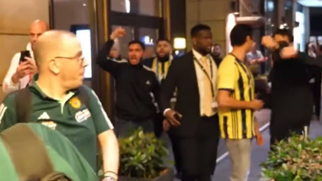 Οπαδοί της Φενέρ έβριζαν Αταμάν και παίκτες του Παναθηναϊκού στο ξενοδοχείο! (videos)
