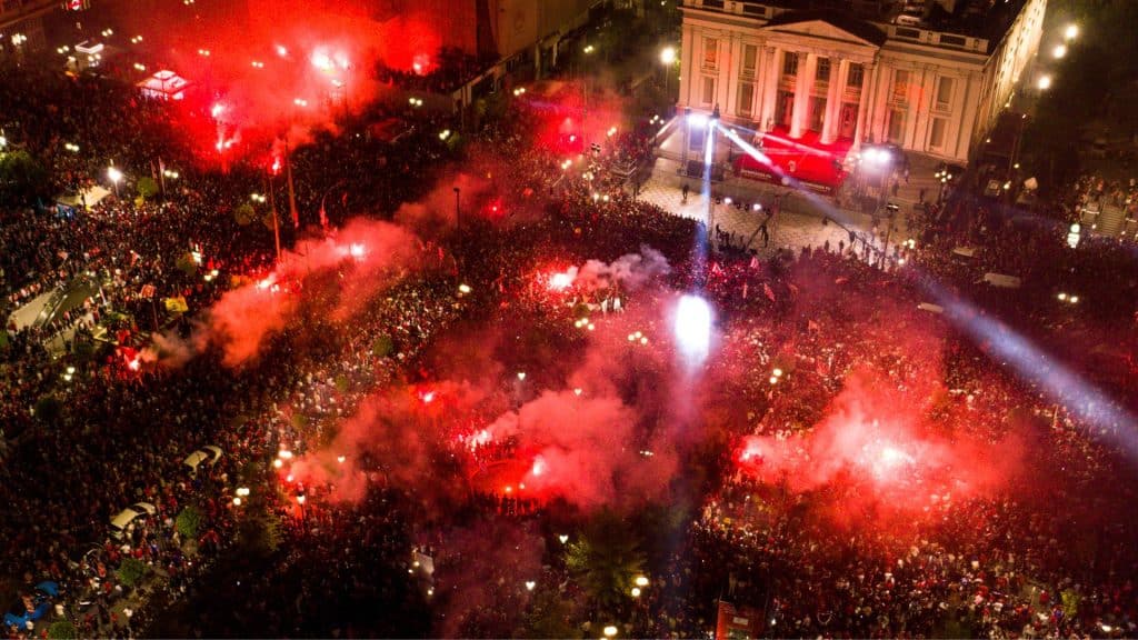 Ολυμπιακός: Η στιγμή του γκολ και τα πανηγύρια στον Πειραιά (vid)