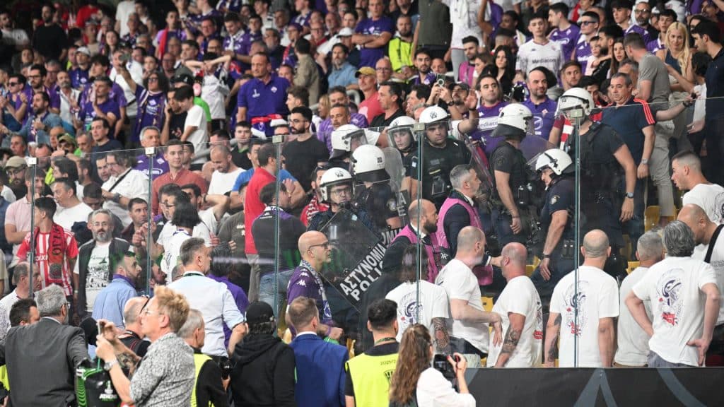 Η UEFA τιμώρησε τη Φιορεντίνα για ζημιές στην «Opap Arena»