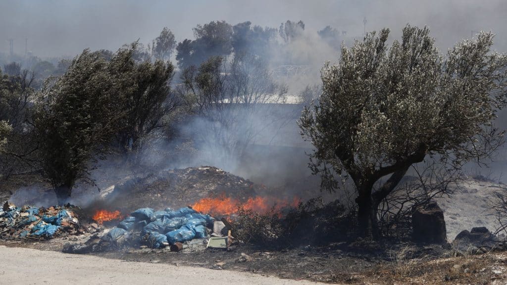 Φωτιά τώρα στη Βάρης – Κορωπίου: Δύσκολες στιγμές!