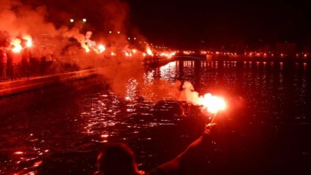 Ολυμπιακός: Χαμός και στη Χαλκίδα με τα 2 ευρωπαϊκά τρόπαια!