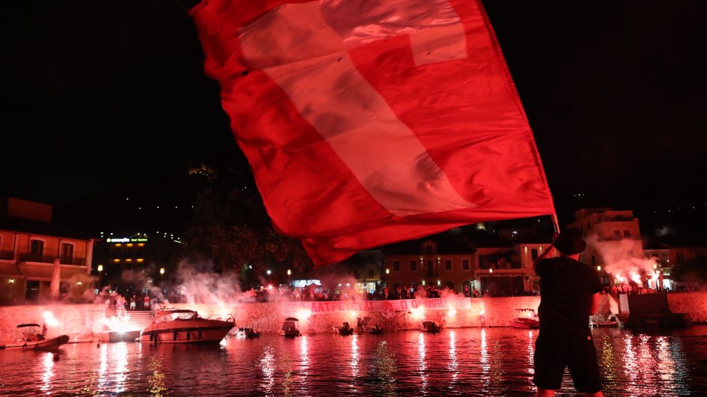 Η υποδοχή των ευρωπαϊκών τροπαίων στη Ναύπακτο μέσα από το Olympiacos TV (video)