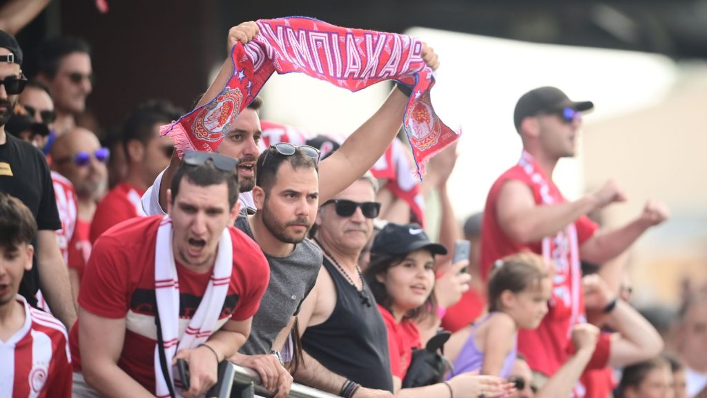 Δίπλα στον Θρύλο και στην Ολλανδία ο λαός του! (photos)