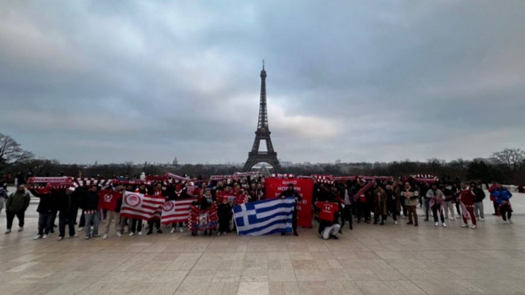 «Ερυθρόλευκος» ο Πύργος του Άιφελ με συνθήματα για τον Θρύλο! (video)