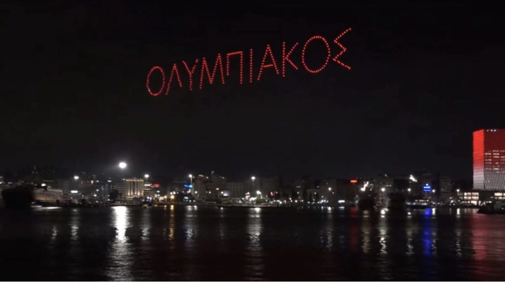 Το εντυπωσιακό «ερυθρόλευκο» drone show πάνω από το λιμάνι του Πειραιά (photos)