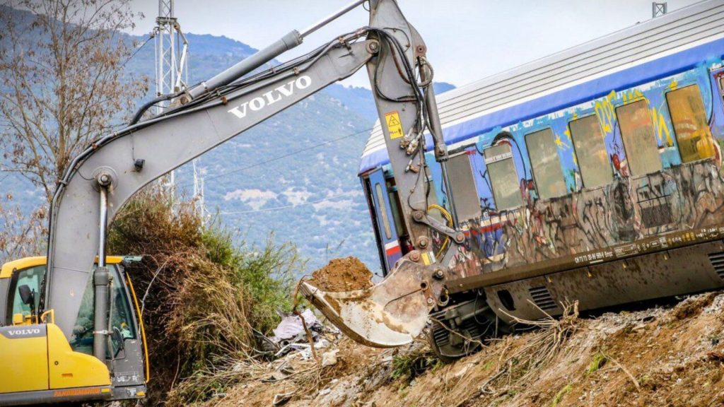 Βίντεο ντοκουμέντο από το μπάζωμα στα Τέμπη